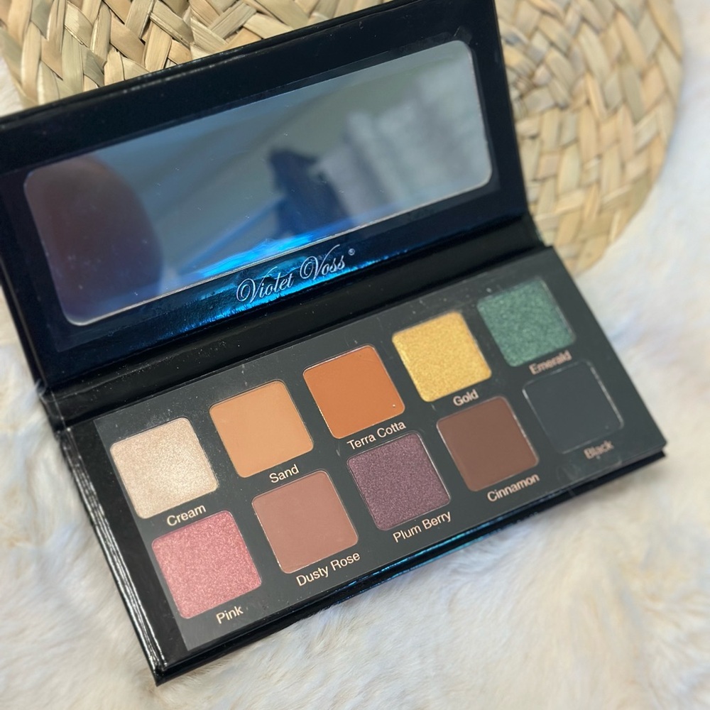 NEW• Violet Voss Essentials Pro Series Eyeshadow Palette